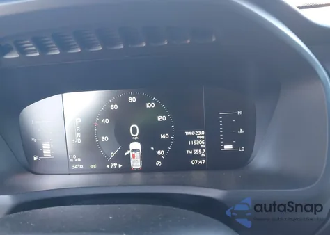 2018 Volvo Xc90 T5 Momentum z USA, uszkodzony, nr VIN YV4102PK8J1352257